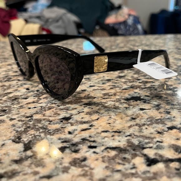 NWT MCM Black & Gold 684 S 001 Cat Eye 54mm Sunglasses! - Picture 3 of 10